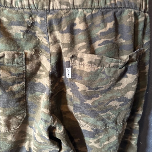 Women’s Levi's Green and Brown Cargo Joggers Pants with Elastic Waistband - Picture 4 of 5